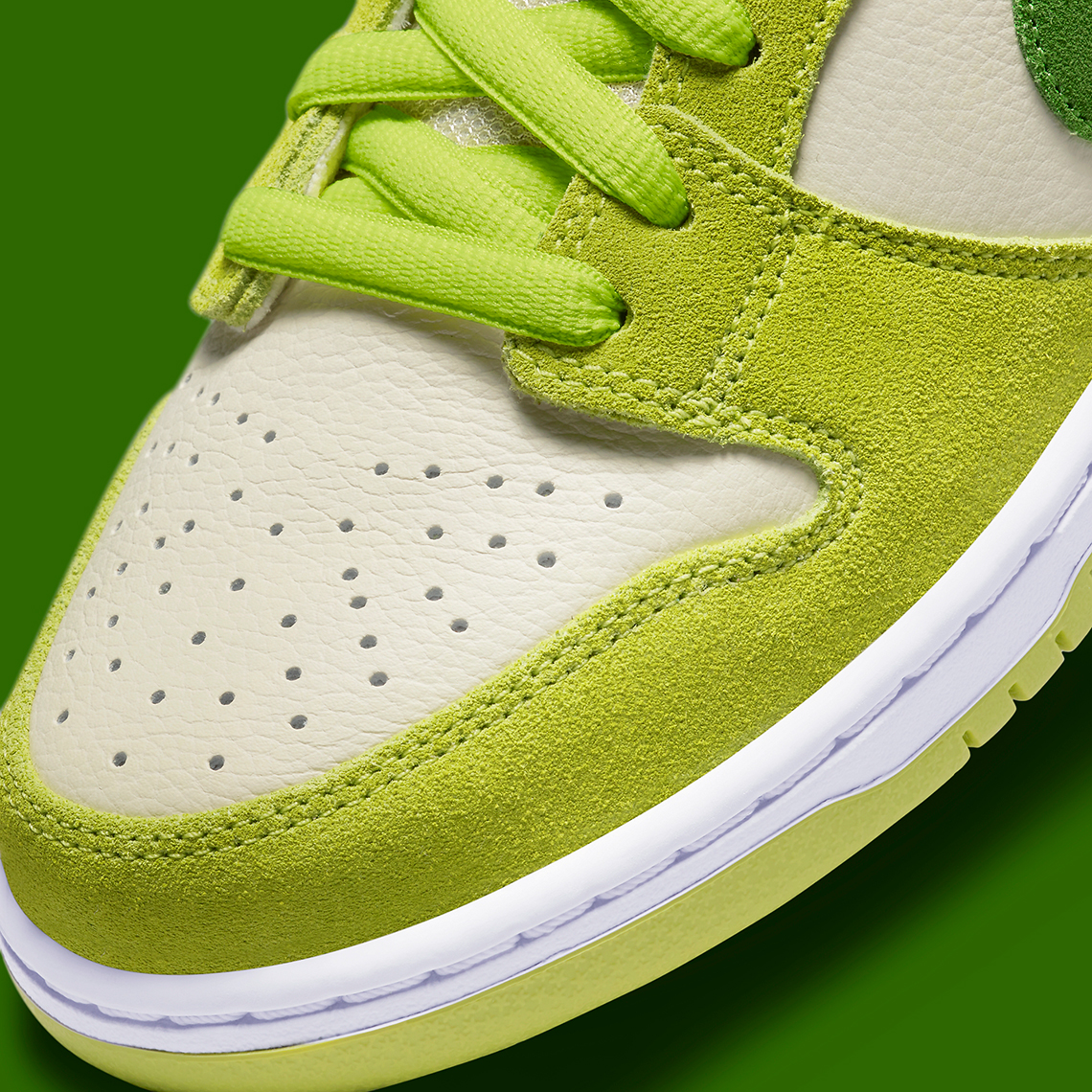 1649108376 399 Imagenes oficiales de las Nike SB Dunk Low Green Apple