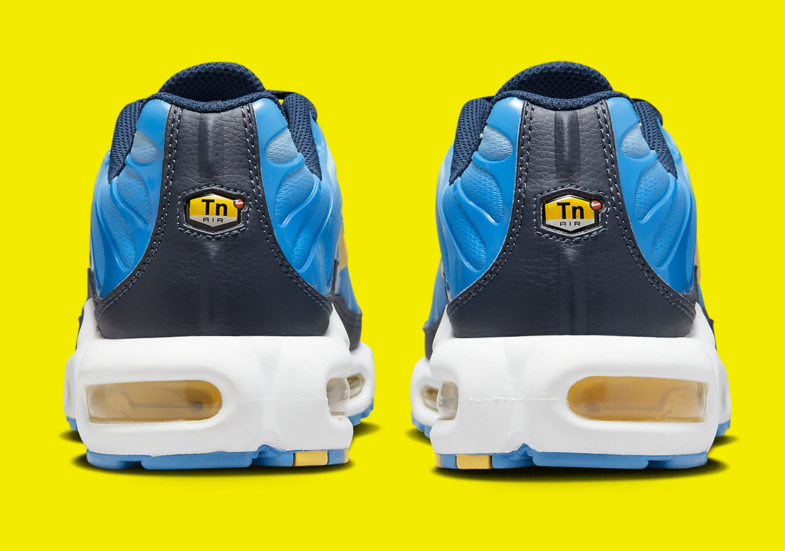 1669241609 620 Vuelven las Nike Air Max Plus en azul y amarillo