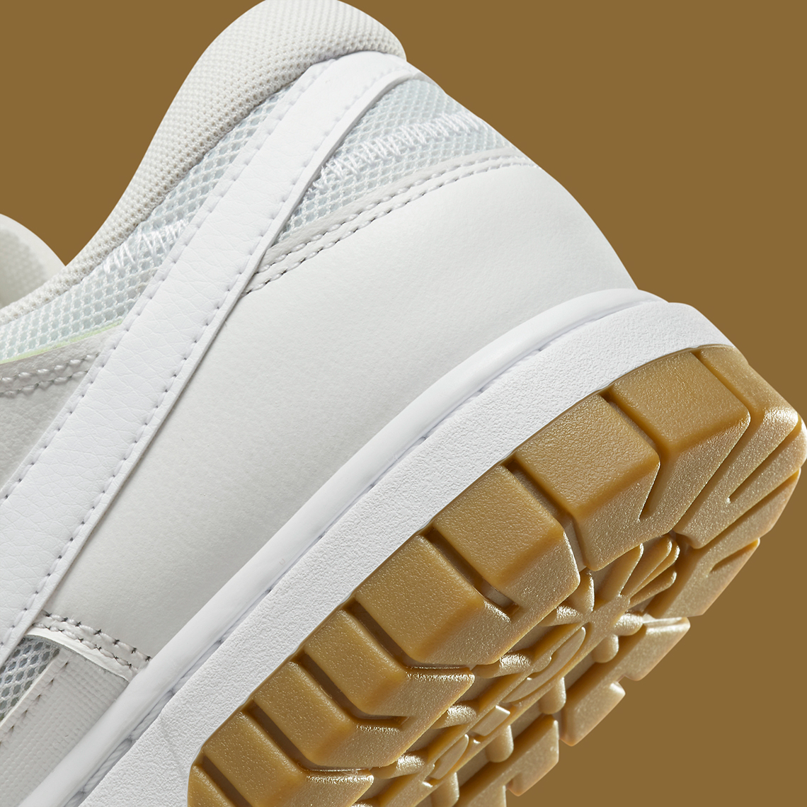 1672932744 600 El Nike Dunk Low Remastered aparece en colorway BlancoGoma