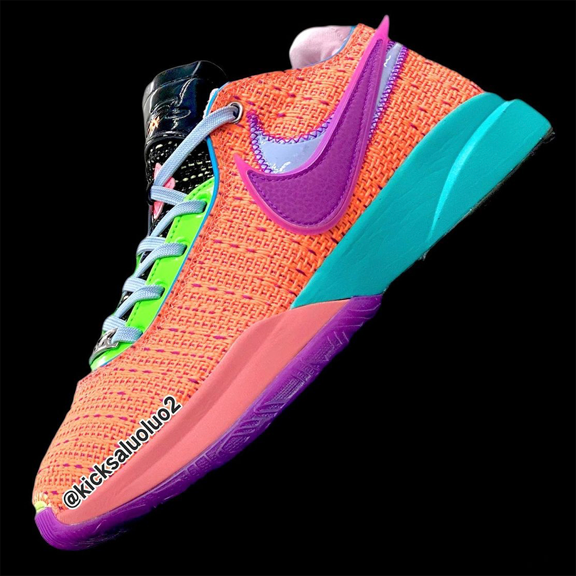 Los colores tropicales brillantes dan energia al Nike LeBron 20
